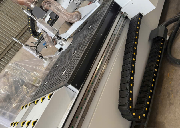 CÔNG TY TNHH TM DV TÂN TIẾN VINH CNC