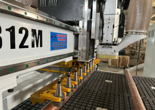 Máy cnc 1 đầu thay dao tự động