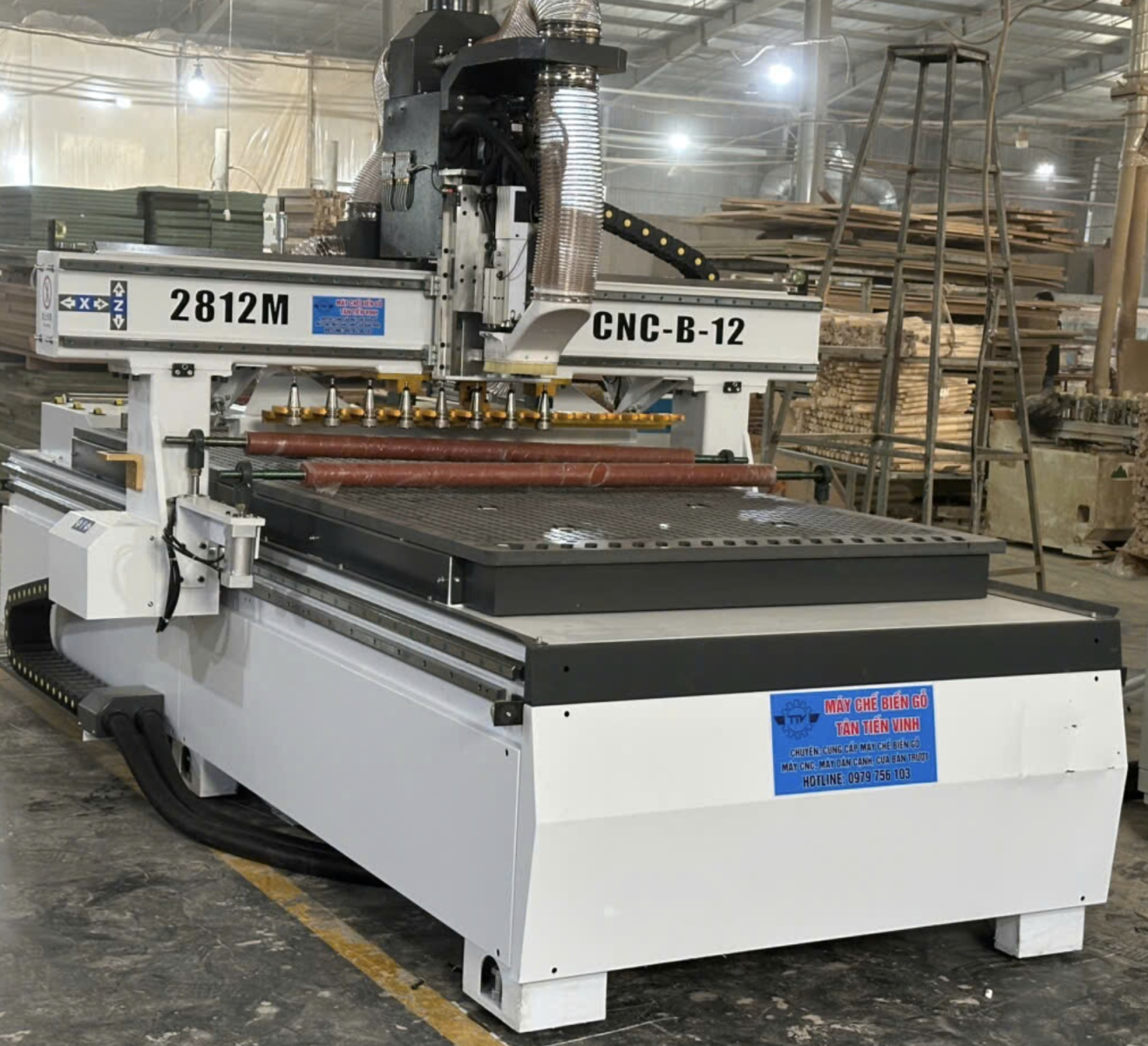 Máy CNC 1 đầu thay dao tự động