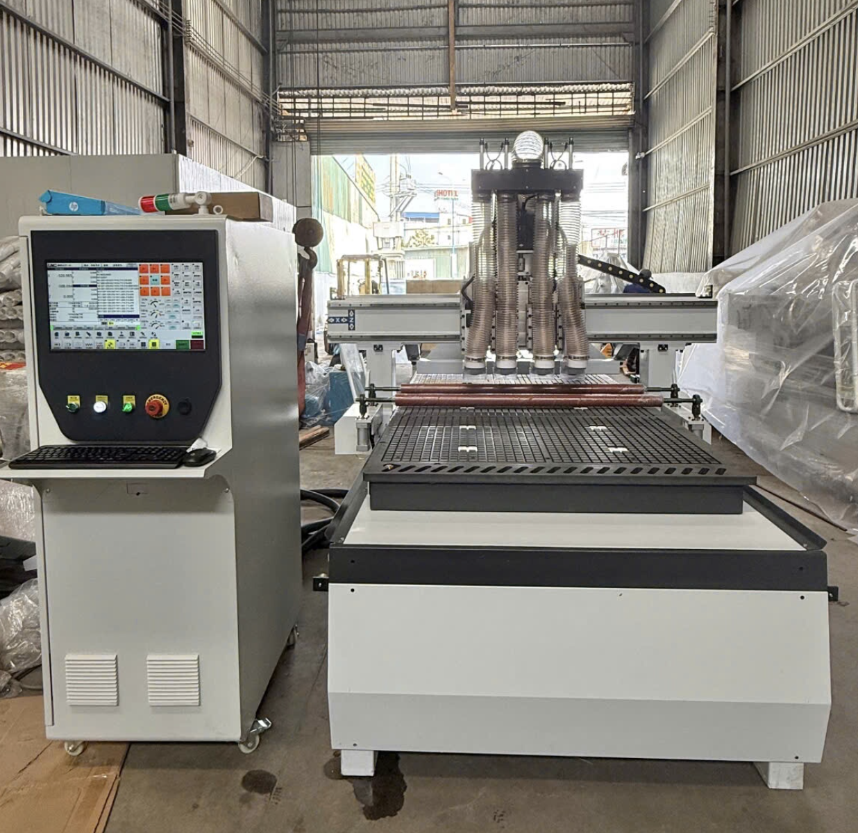 Showroom Tân Tiến Vinh CNC