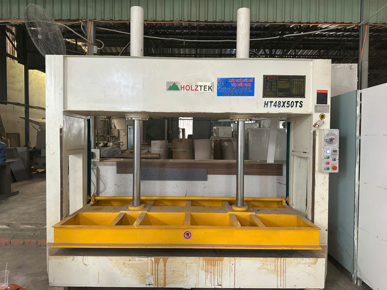 Ứng dụng máy ép nguội 50 tấn trong sản xuất gỗ