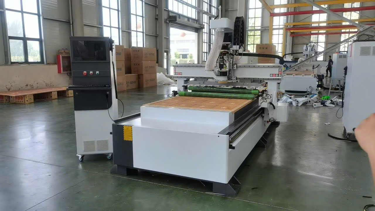 Máy CNC thay dao tự động Model 12A với 12 dao