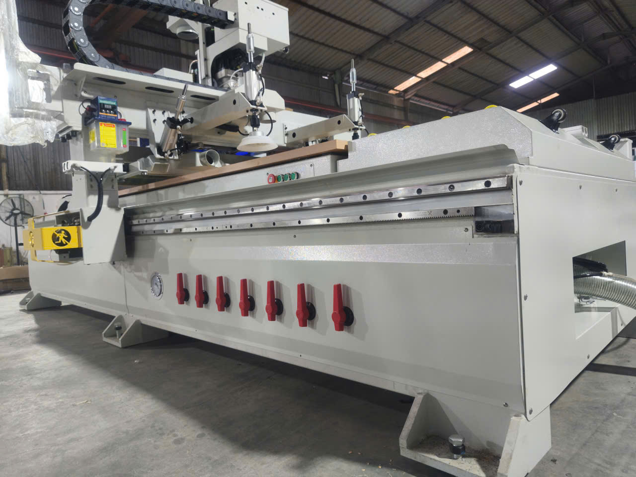 Ứng dụng máy CNC 12M trong sản xuất