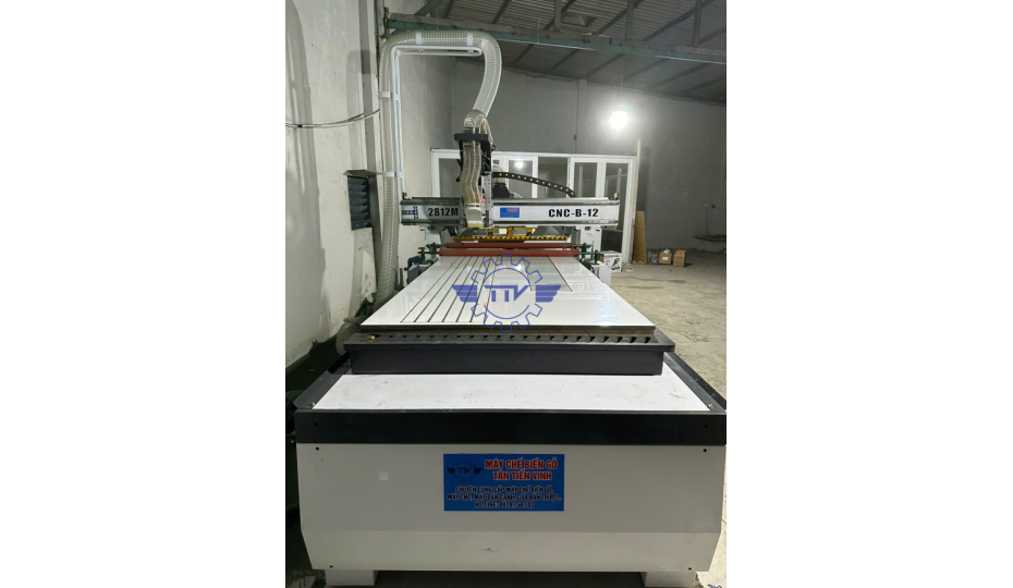 Xưởng展示 máy CNC Tân Tiến Vinh