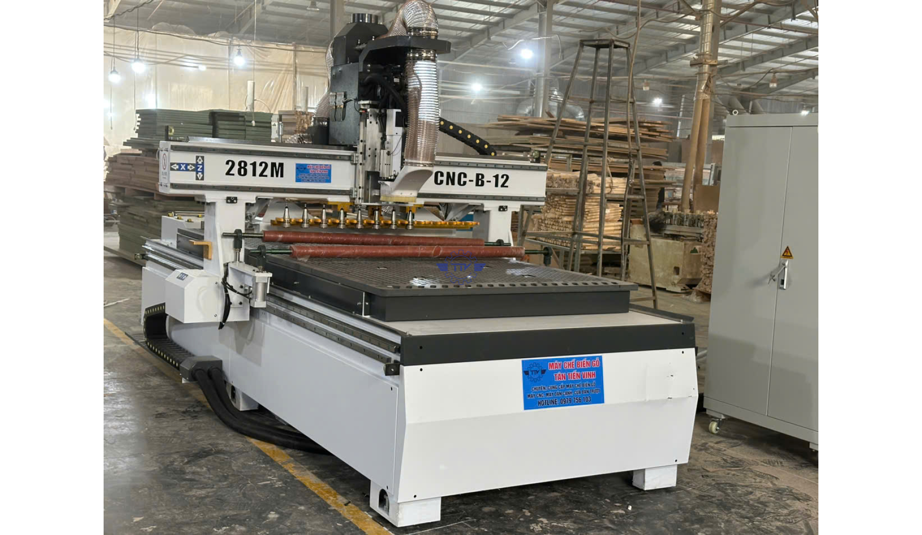 MÁY CNC 1 ĐẦU THAY DAO TỰ ĐỘNG 
